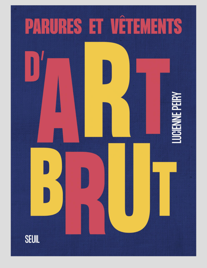 Parures et vêtements d'art brut